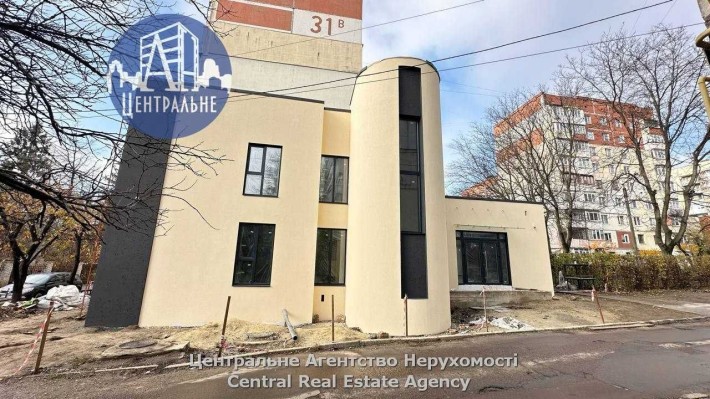 Оренда першого поверху у фасадному приміщенні - фото 1