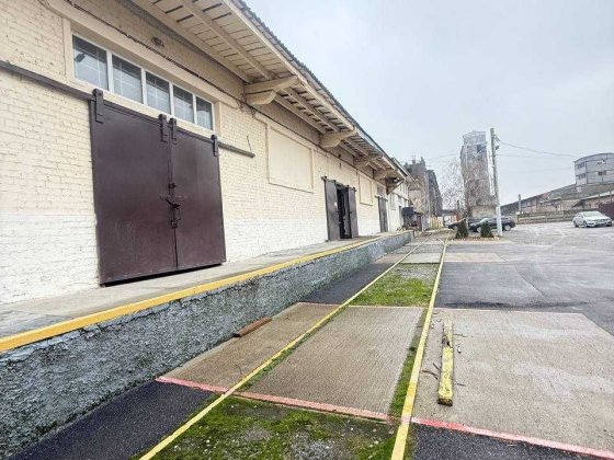 Здається складське - виробниче приміщення 350 кв.м з офісами. Стан ок Винница