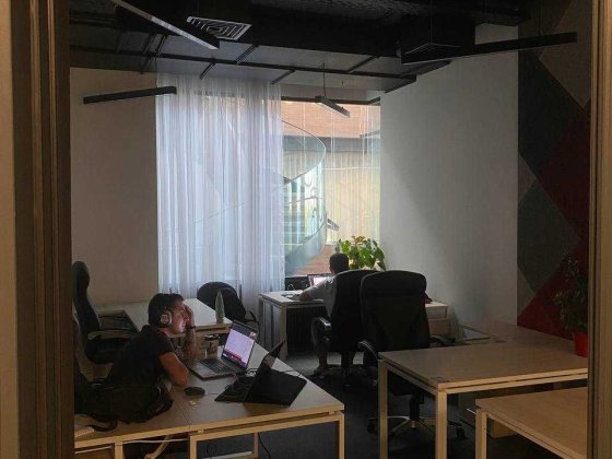 Пропонуємо місця в коворкінгу з гарним видом на Дніпро