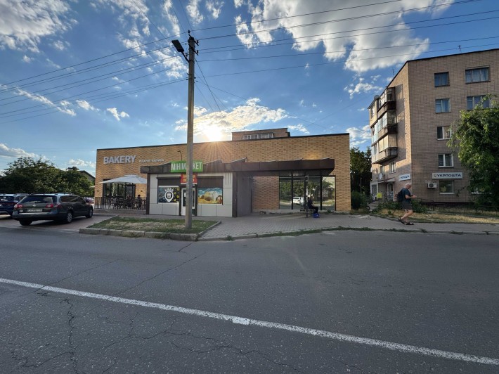 Приміщення біля зупинки по вул. Залізняка (Громова) - фото 1