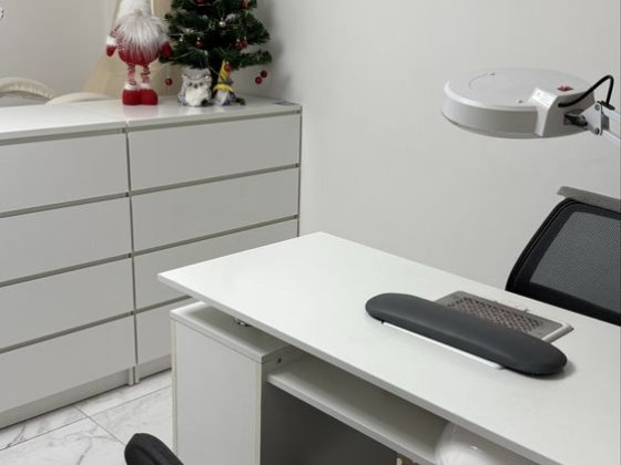 Здам стіл під манікюр в студії на Пирогово Винница