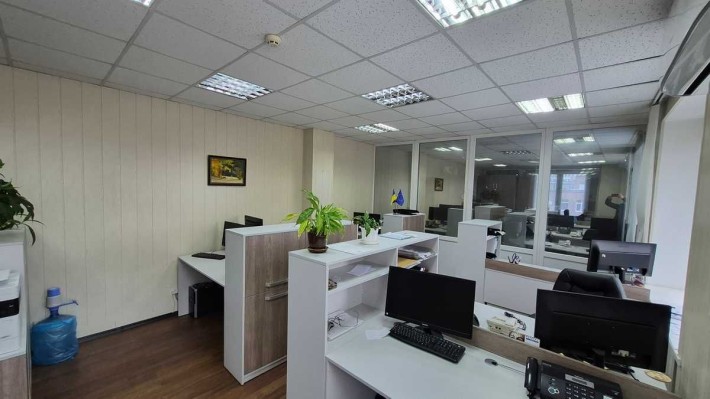 Оренда офісного блоку в центрі. Ціна з комунальними. - фото 1
