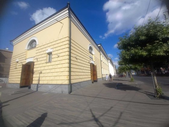 Магазин на красной линии Пастера