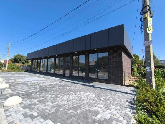 Помещение 57 кв.м. в отдельностоящем здании.Красная линия. Левый берег Днепр