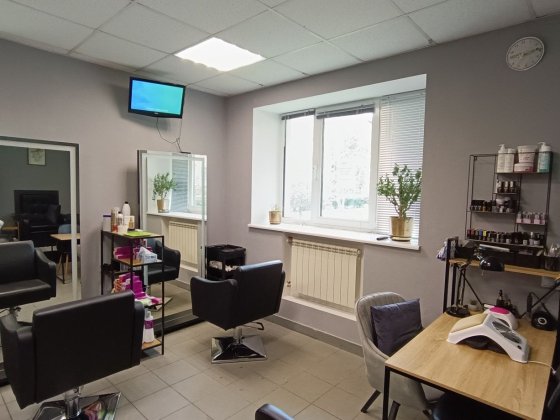 Здам робоче місце бровісту/ візажисту/ лешмейкеру/ перукарю  Світло є! Київ