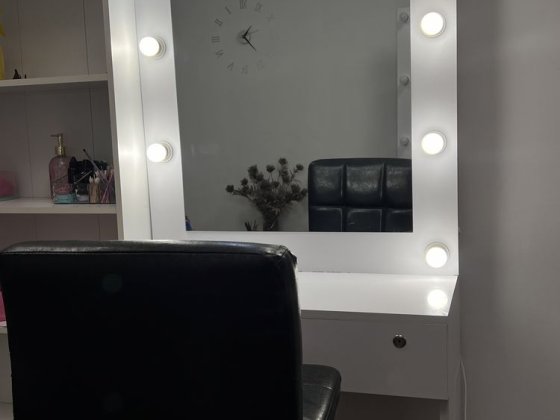 Кушетка , оренда місця візажиста , бровіста , майстра по плетінню Винница