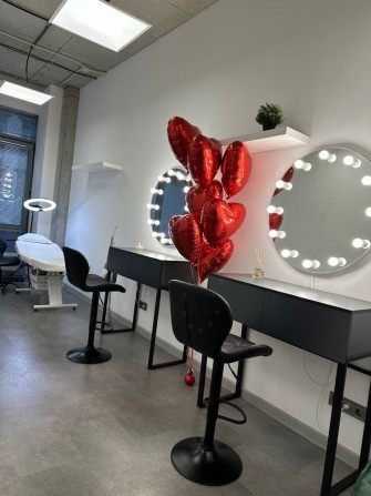 Аренда кушетки, визажного стола - фото 1