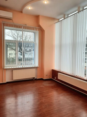 Світло завжди є!Приміщення на 2 поверсі, біля зупинки Сільхозтехніка - фото 1