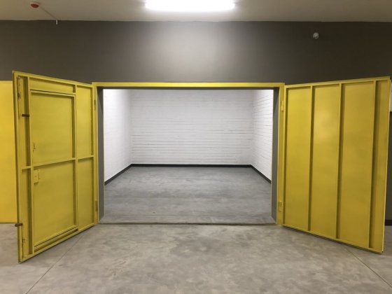 Приміщення 25м,кв. Світло є завжи, + кабінети, склади, туалет.