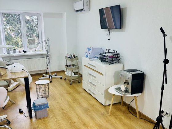 Аренда мастеру маникюра