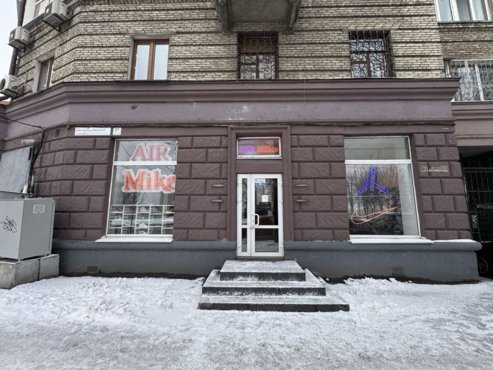 Сдам помещение под Магазин Студию Клинику Центр Набережная Европейская - фото 1