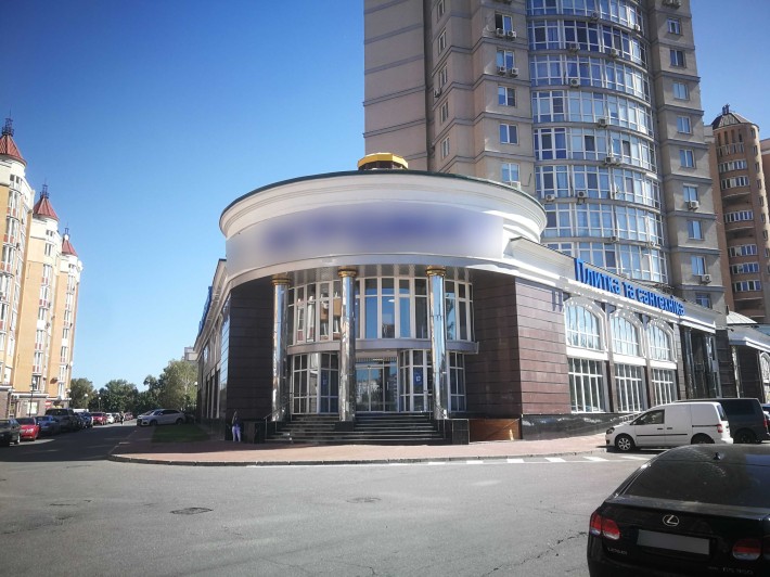 Приміщення на Оболоні 700 кв.м під магазин, шоурум, офіс. Без комісії - фото 1