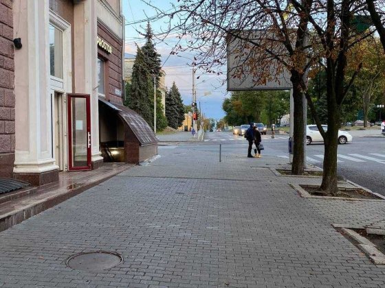 Сдам коммеческое  помещение Яворницкого Соборная пл. красная линия Днепр