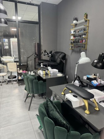 Здається місце манікюру і педикюру - фото 1