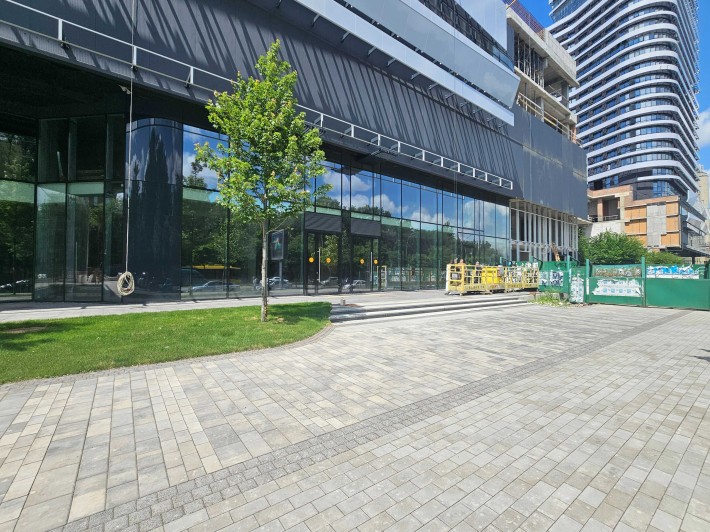 Пропонується в оренду  435 м2  Васильківська,1 White Lines - фото 1