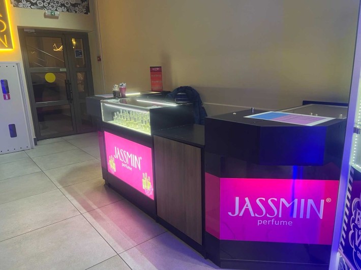 Здається в оренду торговельне місце 3 м2, центр Михайлівська - фото 1