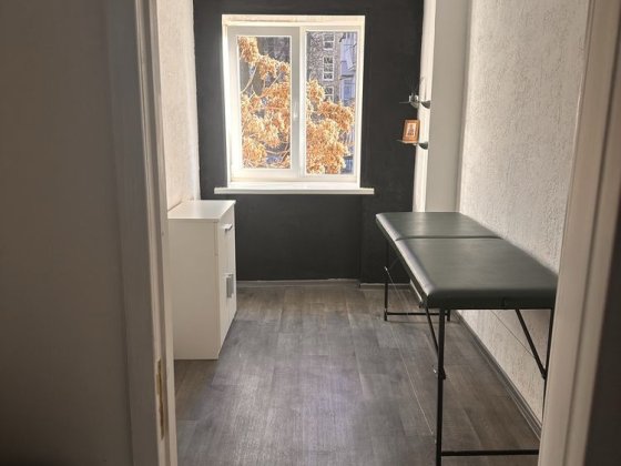 Здам кабінет на перехресті Перемоги та Лермонтова