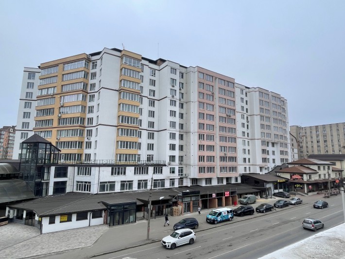 Фасадне офісне приміщення - фото 1