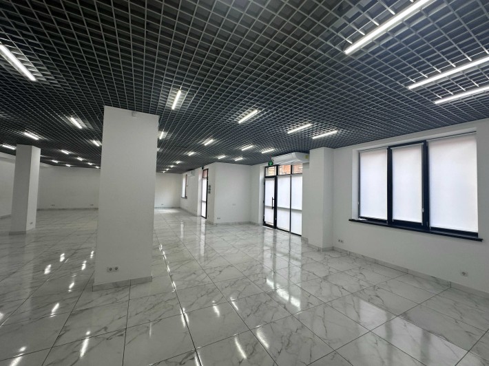 Оренда офісного приміщення один зал район Набережного кварталу. - фото 1