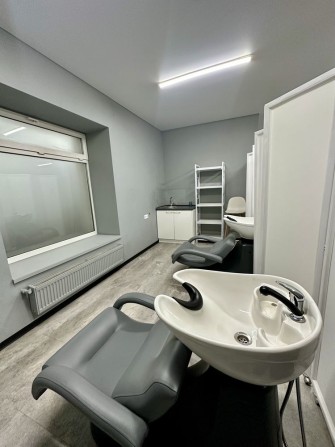 Оренда кабінетів • Центр • Місце для перукарів - фото 1