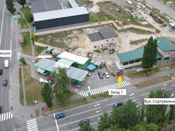 Фасадна комерційна будівля, до 389 м² + ділянка,  вул. Здолбунівська 3