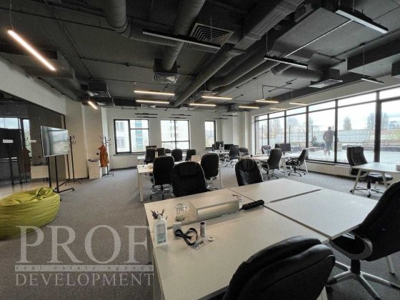 Бізнес центр В+ оренда офісу з терасою (1150 м2)