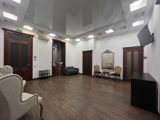 Оренда ФАСАДНОГО  приміщення 140 м., окремий вхід, Саксаганського13/42 Київ