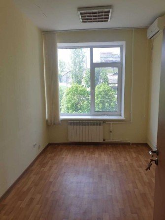 Аренда маленького светлого офиса 15,5 кв.м. от собственника - фото 1