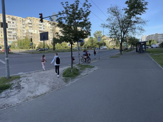 Оренда кіоска / зупинкового комплексу вул. Ревуцького 22