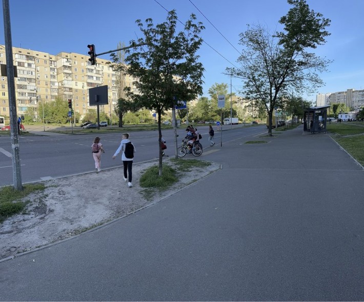 Оренда кіоска / зупинкового комплексу вул. Ревуцького 22 - фото 1