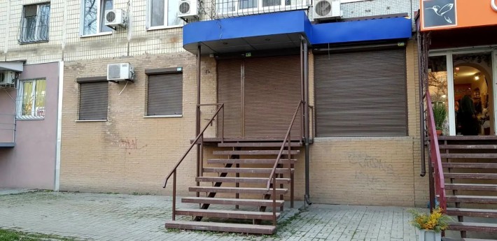 Аренда помещения. Фасадный вход. Красная линия. Кодак. Победа. - фото 1