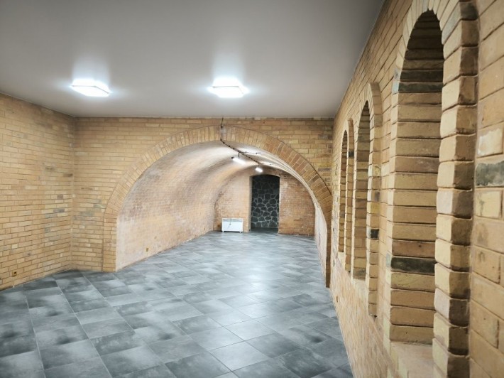 Оренда приміщення 80 кВ м  в Центрі міста вільного призначення - фото 1