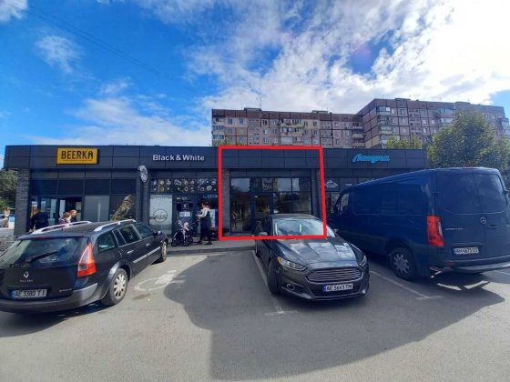 Магазин навпроти АТБ з водою і каналізацією