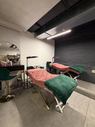 Оренда робочого місця кушетка, візажний стіл - фото 1