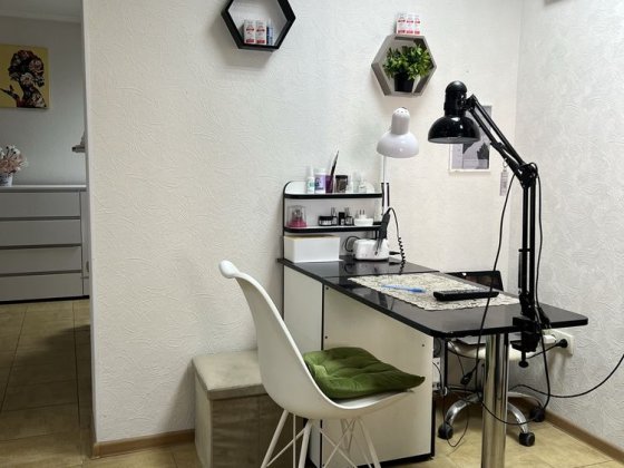 Оренда робочрго місця для майста манікюру Днепр