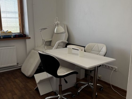 Здається робоче місце майстра манікюру Кропивницкий