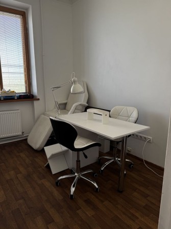 Здається робоче місце майстра манікюру - фото 1