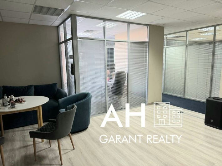 Низький поверх.  БЦ Осокорки, опен-спейс +2 кабінети,метро 2хв - фото 1