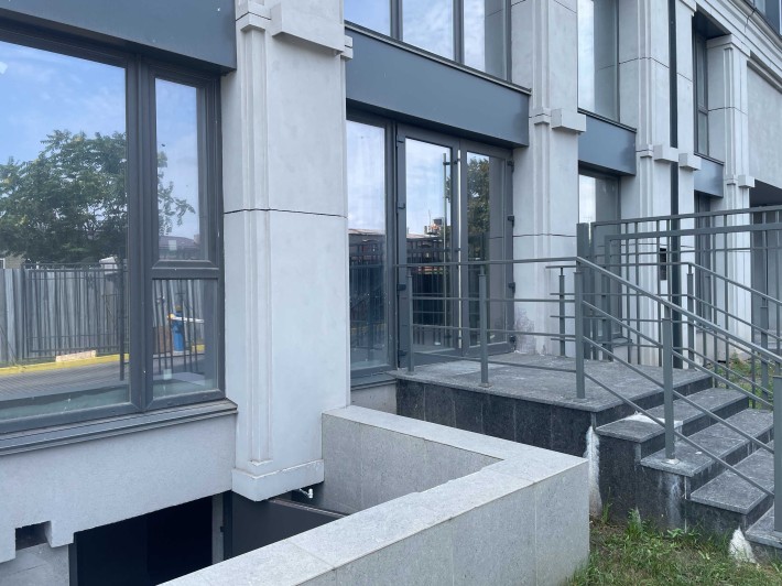 Уникальный фасадный магаазин в ЖК Женева - фото 1