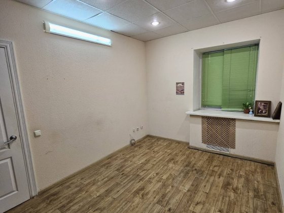 Кабінет метро Дарниця дві кімнати 25м.кв Київ