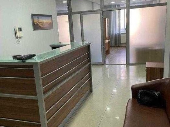 Оренда приміщення меблі,Центр Коновальця 32Г метро Печерська Київ