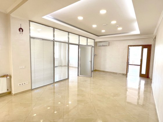 Аренда офиса в центре Киева 452м2. Видовой, паркинг, метро. 12 дол/м2