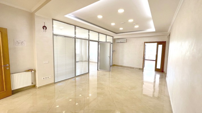 Аренда офиса в центре Киева 452м2. Видовой, паркинг, метро. 12 дол/м2 - фото 1