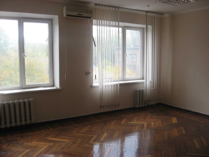 Офисы от 19 кв.м до 200 кв.м  в админ.здании с ремонтом р-н цирка. - фото 1