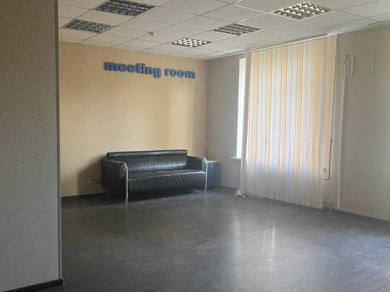 Сдается в долгосрочную аренду помещение с отдельным входом 200 кв.м.