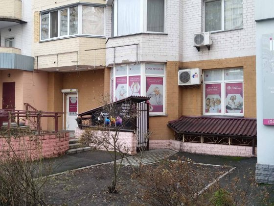 30 м2 в суборенду ( спільний простір з "МІ Маркет" ) на А.Ахматової,35