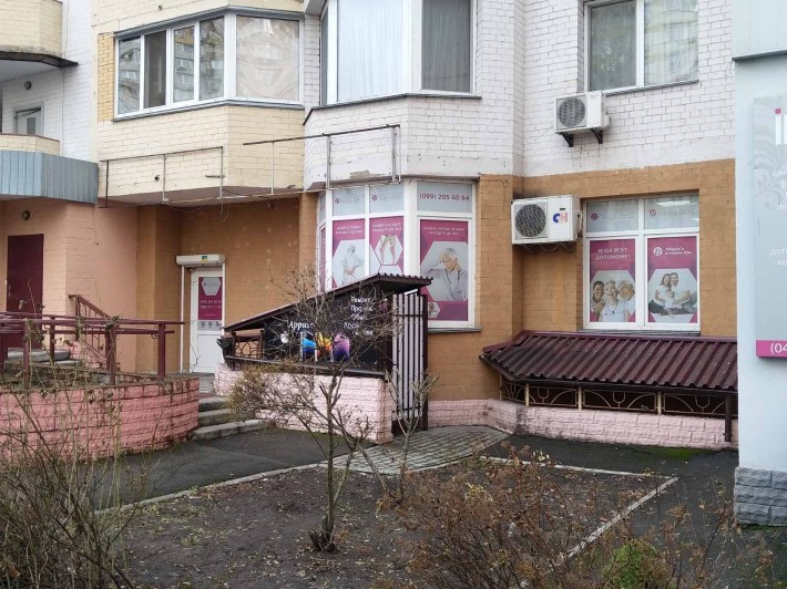30 м2 в суборенду ( спільний простір з "МІ Маркет" ) на А.Ахматової,35 - фото 1