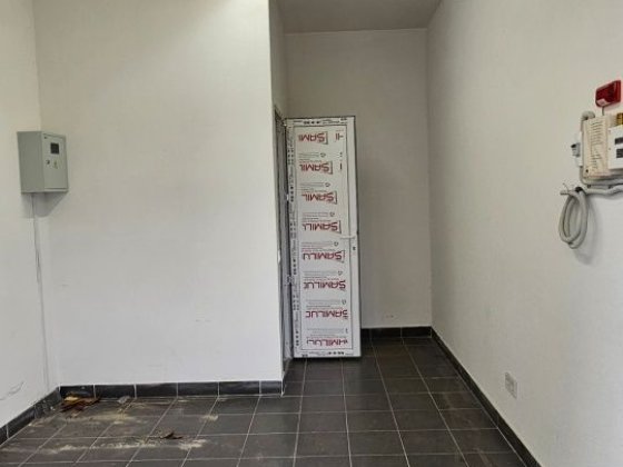 Оренда фасадного комерційного приміщення- 15 кв. м. з ремонтом. Район Львів