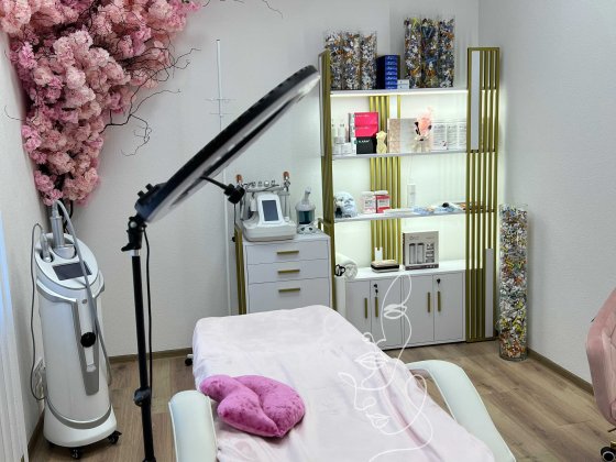 Оренда / Кабінет косметолога / Печерськ (Світло ніколи не зникає) Київ