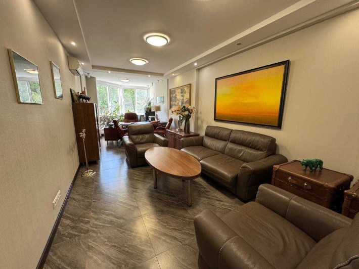 Просторий офіс з ремонтом та меблями в Голосіївському р-ні Києва - фото 1